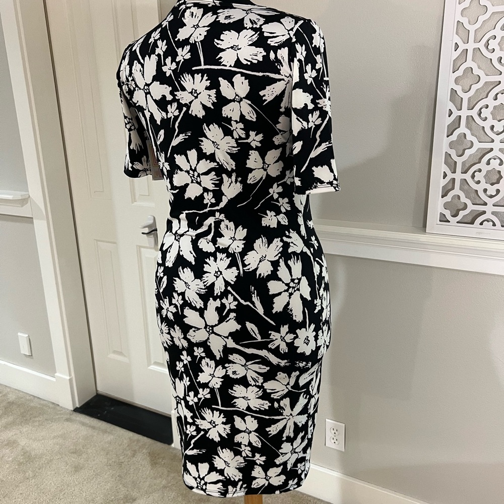 Black and White Floral Pattern Dress - Picture 6 of 7